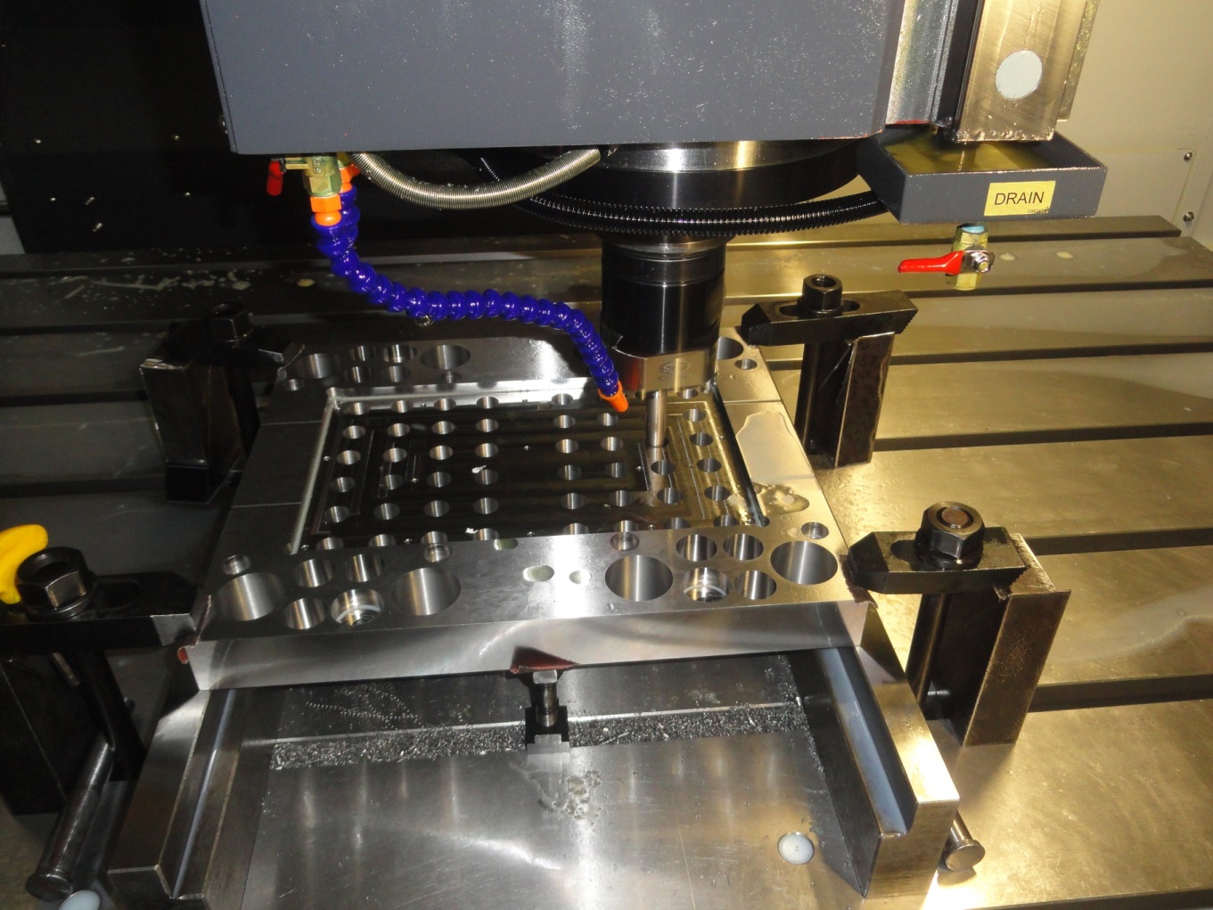 Gia công khuôn đúc.